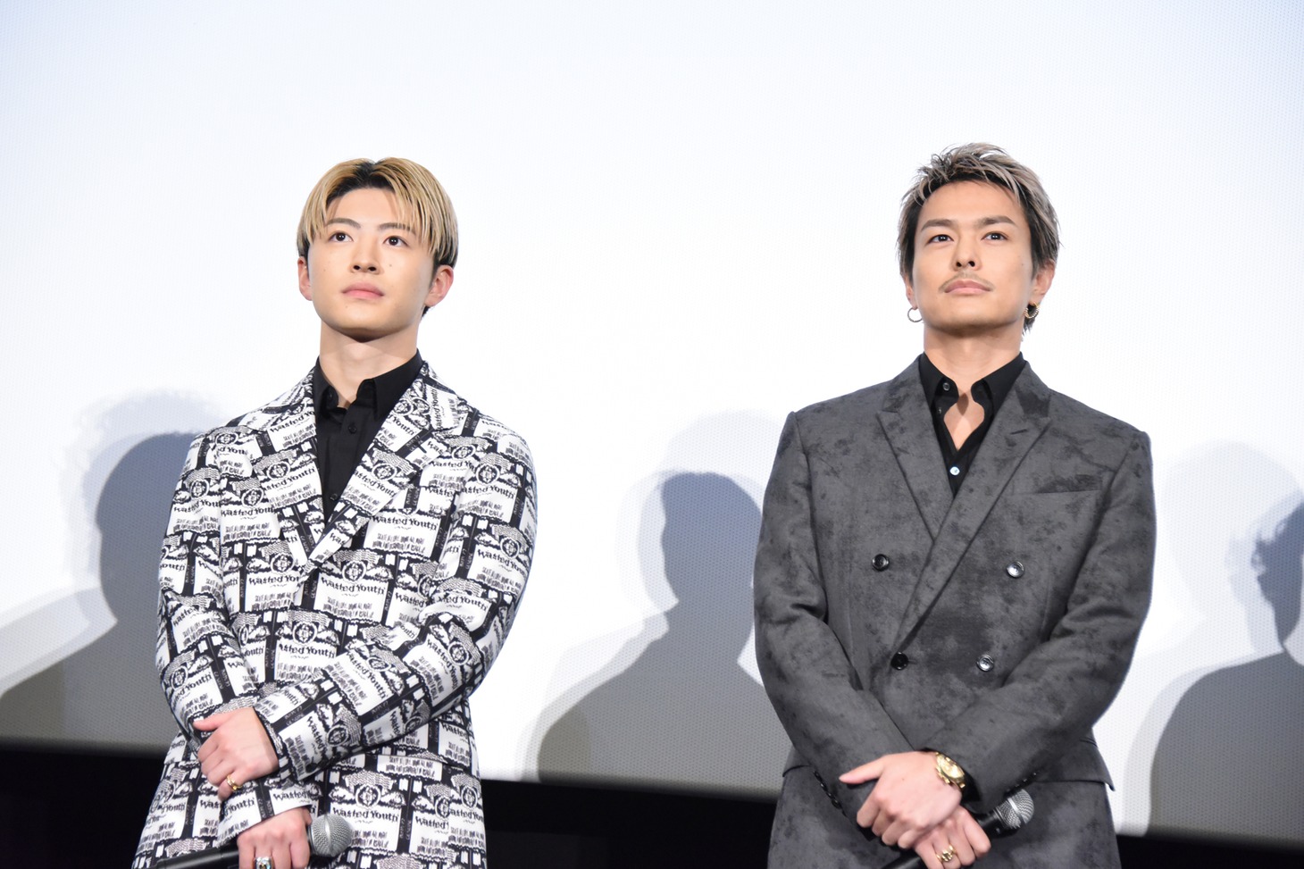 左から佐野玲於、今市隆二。