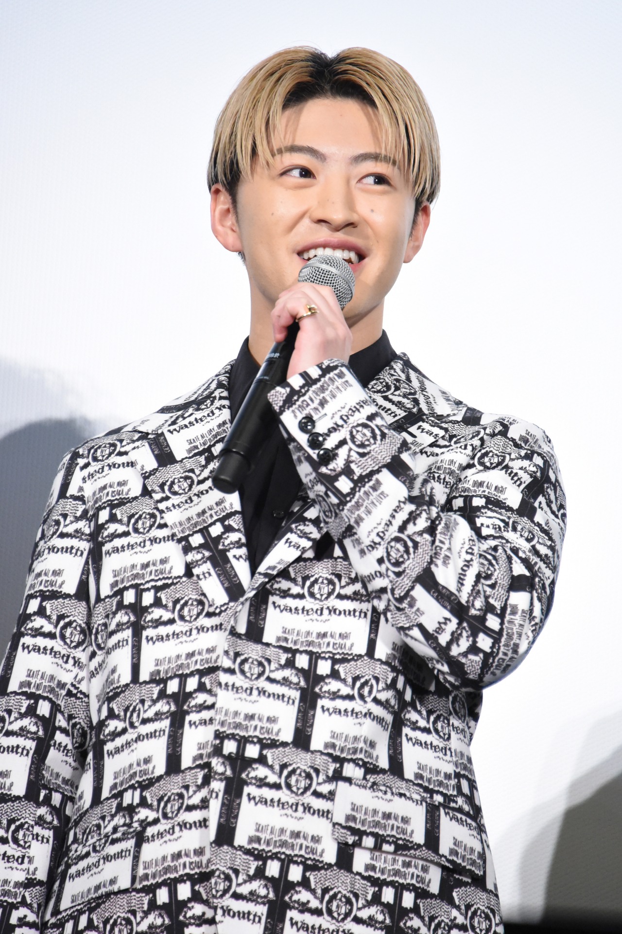 佐野玲於