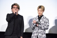 左から洞内広樹、佐野玲於。