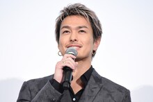 初演技の感想を尋ね、観客に拍手された今市隆二。