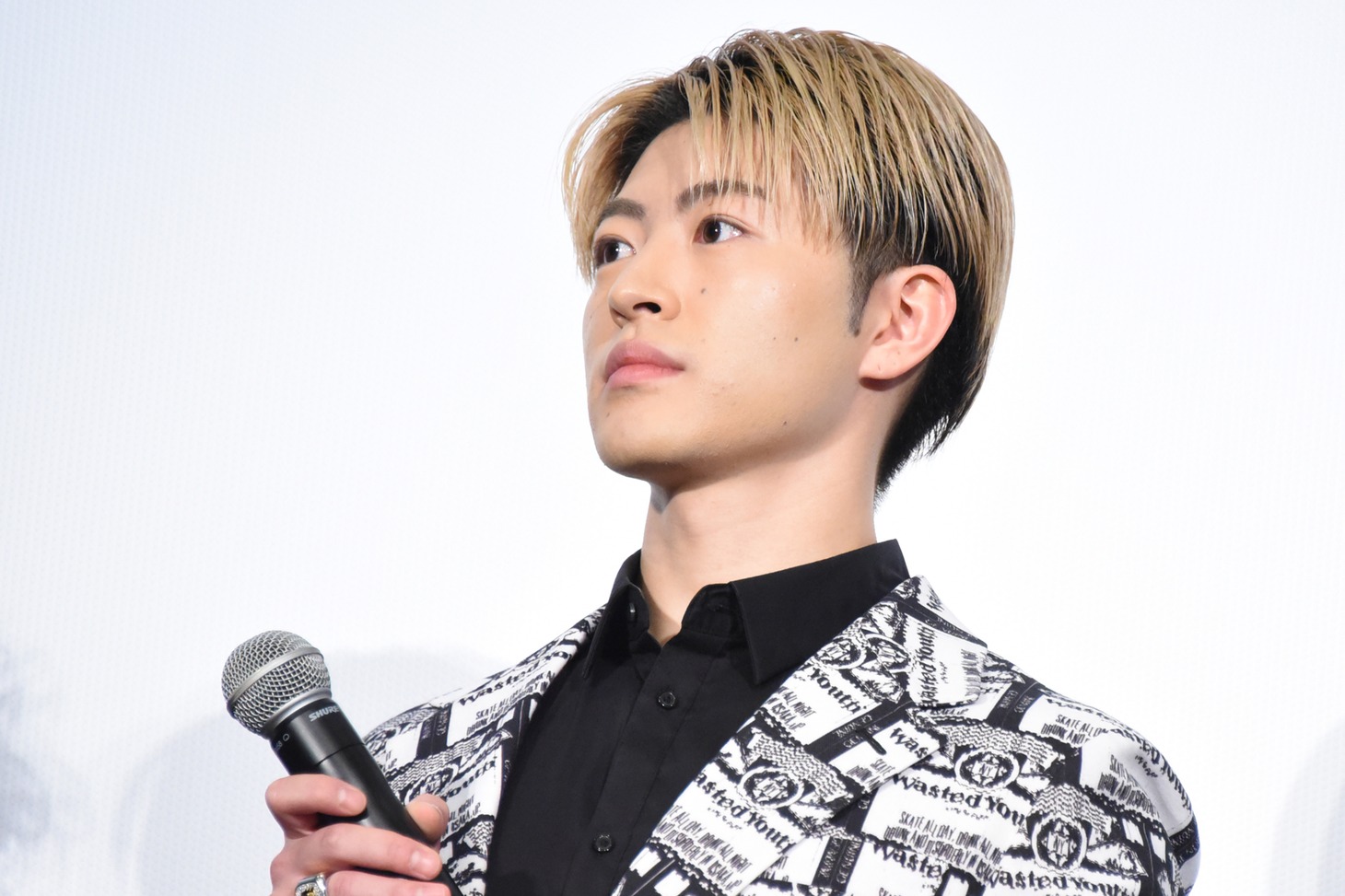 佐野玲於