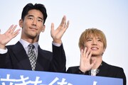左から小林直己、佐藤大樹。