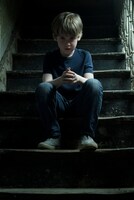 「ホール・イン・ザ・グラウンド」