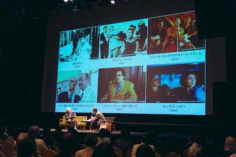 上映候補作品について話す細野晴臣(左)。