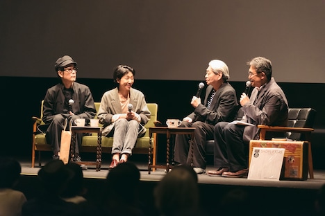 左からリリー・フランキー、安藤サクラ、細野晴臣、MCの青木眞弥。（Photo by Miki Azuma）