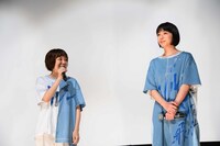 左から箱田優子、夏帆。