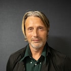 マッツ・ミケルセンの密着番組11月に放送、黒ひげ危機一発や習字体験も