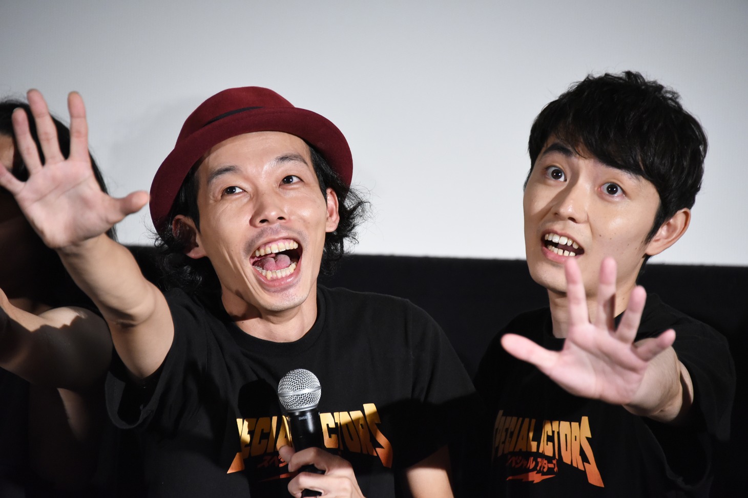 「スペシャルアクターズ」初日舞台挨拶の様子。左から上田慎一郎、大澤数人。