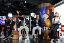 左からジェリー・ブラッカイマー、ウィル・スミス、アン・リー、バイリンガールちか。