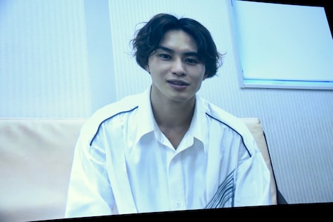 草川拓弥によるビデオメッセージ。