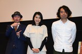 左から久馬歩、松本穂香、片桐健滋。