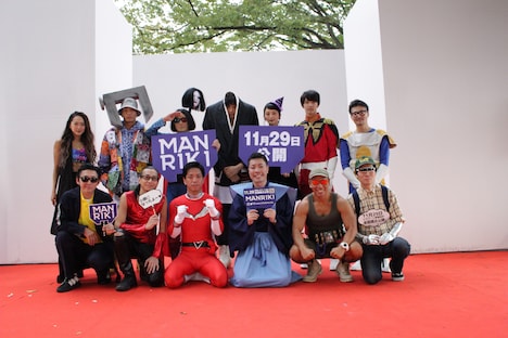 「MANRIKI」と「BE Vint-Age 2019」コラボステージの参加者たち。
