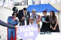 「MANRIKI」と「BE Vint-Age 2019」コラボステージの参加者たち。