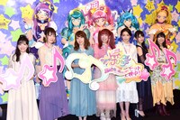 「映画スター☆トゥインクルプリキュア 星のうたに想いをこめて」初日舞台挨拶にて、左から木野日菜、小松未可子、小原好美、成瀬瑛美、知念里奈、上坂すみれ、安野希世乃。