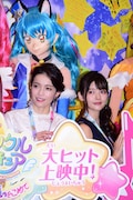 左から知念里奈、上坂すみれ。