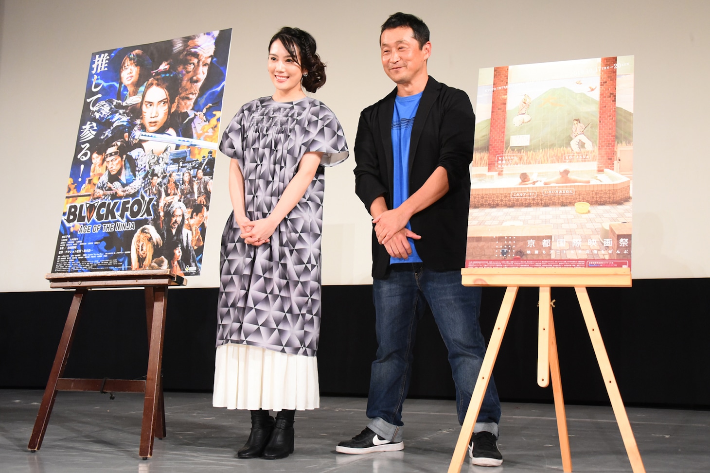 「BLACKFOX: Age of the Ninja」舞台挨拶の様子。左から山本千尋、坂本浩一。