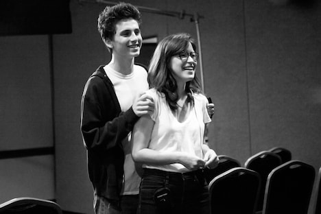 「マイ・ビューティフル・デイズ」オフショット。左からティモシー・シャラメ、ジュリア・ハート。