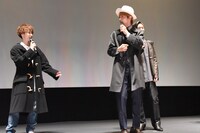 ブルウィップを取りに舞台から去ろうとする廣瀬智紀（右）。