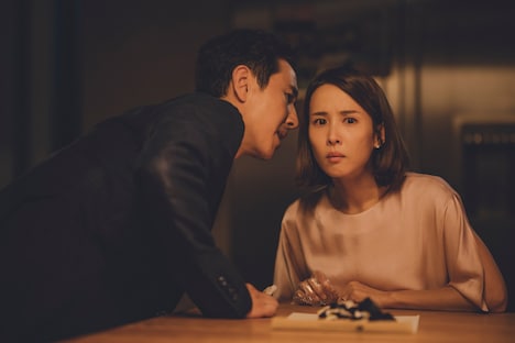 「パラサイト 半地下の家族」より、チョ・ヨジョン演じるパク・ヨンギョ(右)。