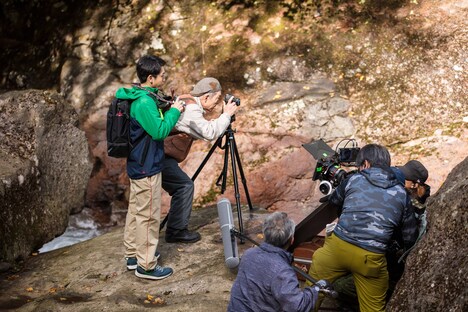 10月17日に長野・横谷渓谷で行われた「ピンぼけの家族」ロケ撮影の様子。