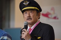 吉田鋼太郎
