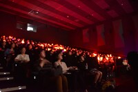 鬼邪高全日制を応援する観客たち。