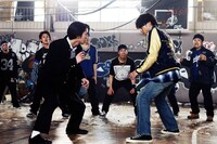 「HiGH&LOW THE WORST」より。左から前田公輝演じる轟洋介、山田裕貴演じる村山良樹。