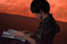 撮影現場での神木隆之介。