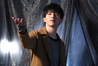 手を伸ばしたところ、神木隆之介に「りんご!?」と言われてしまった甲斐翔真。