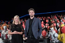 「IT／イット THE END “それ”が見えたら、終わり。」公開直前ファンミーティングイベントにて、左からバルバラ・ムスキエティ、アンディ・ムスキエティ。