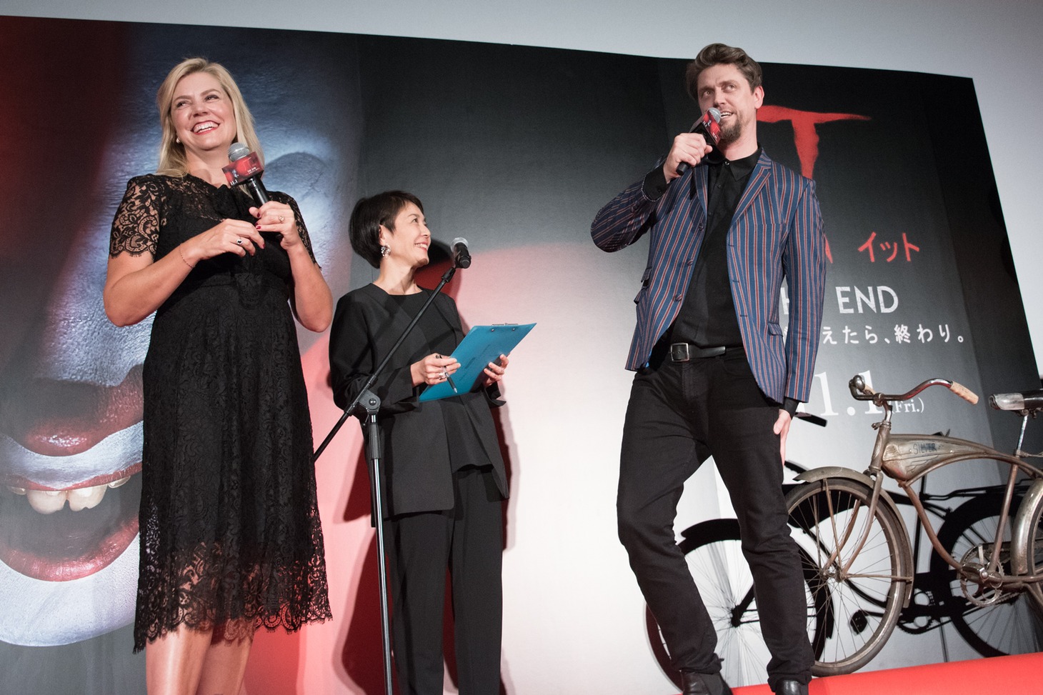 ダンスによって筋肉を痛めたと訴えるアンディ・ムスキエティ（右）。