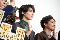 高杉真宙（中央）