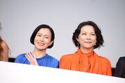 左から坂井真紀、秋山菜津子。