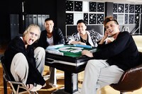 鳳仙学園四天王の写真。左から塩野瑛久演じる小田島有剣、葵揚演じる沢村正次、小柳心演じる仁川英明、荒井敦史演じる志田健三。