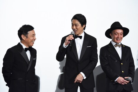 左から岡村隆史、堤真一、濱田岳。