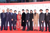 「花と雨」のキャストとスタッフ。