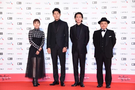 左から松岡茉優、鈴木亮平、佐藤健、白石和彌。