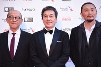 左からテレンス・チャン、役所広司、ユー・フェイ。