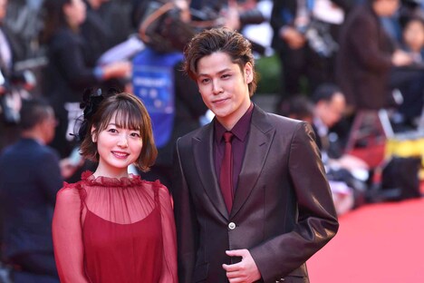 左から花澤香菜、宮野真守。