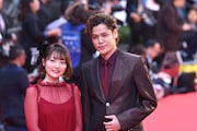 左から花澤香菜、宮野真守。