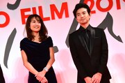 左から後藤久美子、吉岡秀隆。