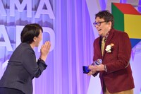 左から高市早苗、福田雄一。