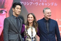 左から小林直己、アリシア・ヴィキャンデル、ウォッシュ・ウエストモアランド。