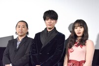 「殺さない彼と死なない彼女」舞台挨拶の様子。