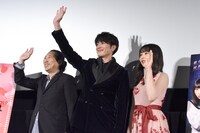 「殺さない彼と死なない彼女」舞台挨拶の様子。