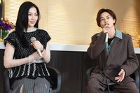 左から知英、草川拓弥。