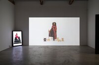 グラダ・キロンバ「イリュージョンズ（幻想）第2章―オイディプス」2018年 Installation View at Goodman Gallery, Cape Town, 2018, Courtesy of Goodman Gallery