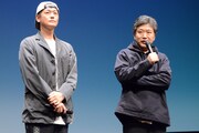 10月29日に第25回KAWASAKIしんゆり映画祭2019に登壇した井浦新（左）と是枝裕和（右）。