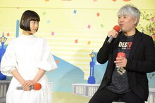 左から杉咲花、八津弘幸。