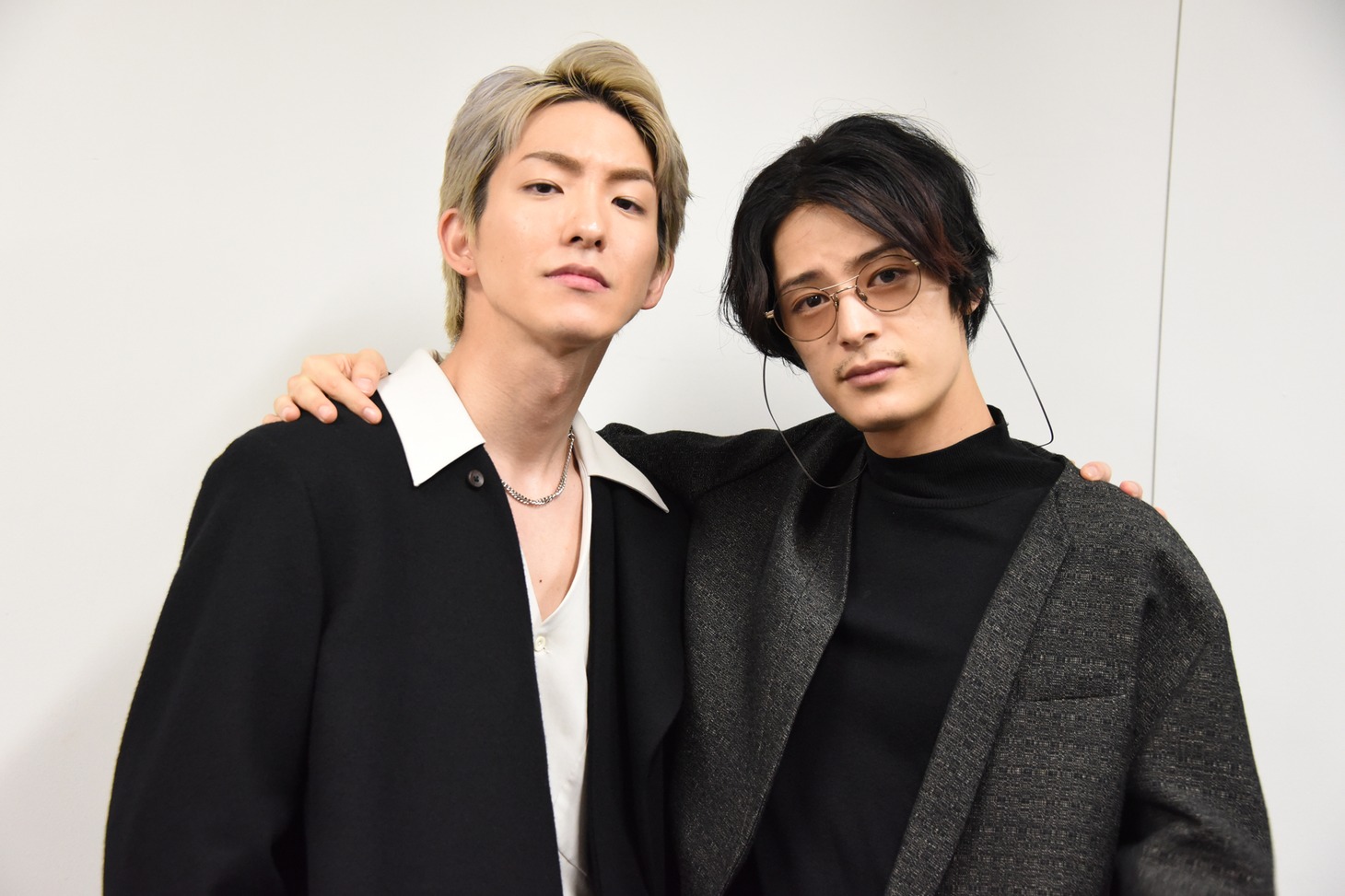 左から前田公輝、塩野瑛久。